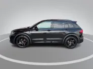 Volkswagen Tiguan 1.4 TSI 245pk DSG eHybrid R-Line Business · Camera · Stuur- & Stoelverwarming · Dodehoeksensor · Parkeer Assistent · Elek. Achterklep · 19'Velgen ·