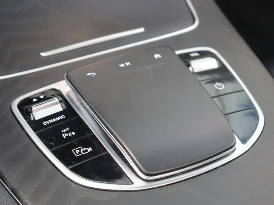 Mercedes-Benz E-Klasse 300 e AMG Line l Trekhaak l Panoramadak l Keyless l stoelverwarming