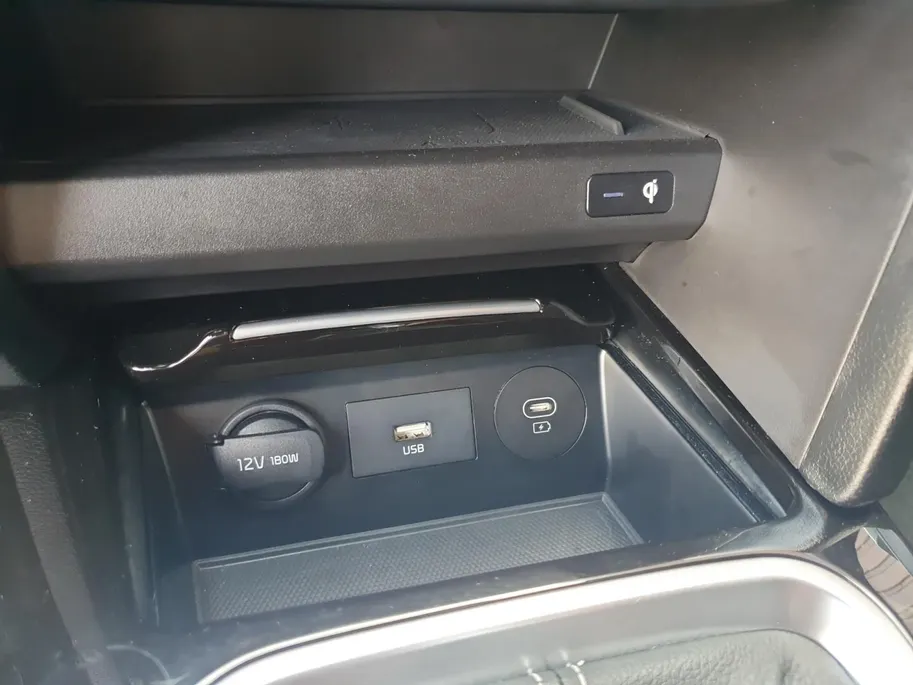 Kia Ceed 1.0T Design Edition | Stoel en stuurverwarming | Dodehoek detectie | Navigatie | Camera | Apple carplay / Android Auto | JBL sound system |