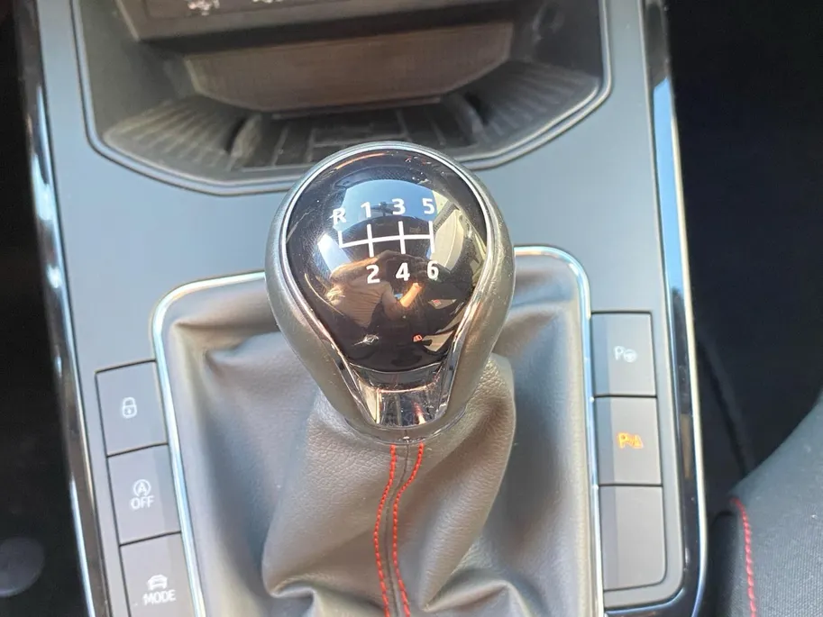 SEAT Arona 1.0 TSi 116pk FR Business Intense Trekhaak | CarPlay | Navi | Cruise | Two-Tone | Clima | Camera | Etc.