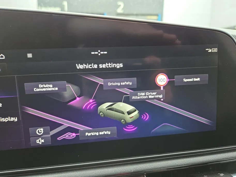 Kia Niro 1.6i Hybrid DynamicPlusLine Schuif-/kanteldak | Dodehoek Detectie | Stoelverwarming | Camera | Cruise Control Adaptief | Carplay | Head up Display | NAP