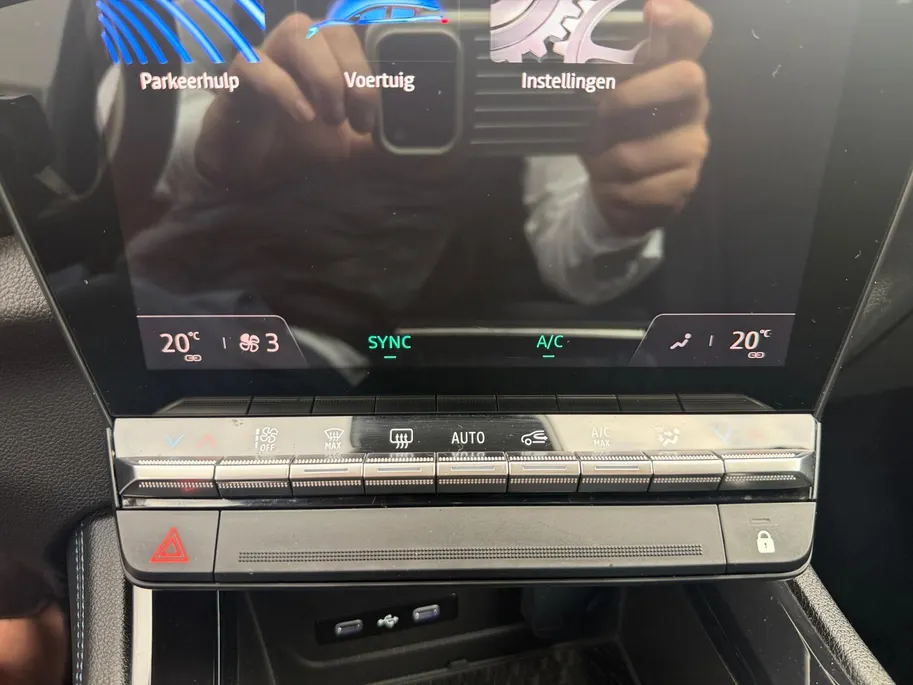 Renault Austral 1.2 E-Tech full hybrid 200 iconic | Cruise & Climate Control | Camera | Navigatie | Apple Carplay & Android Auto | Parkeersensoren | LMV | 12 Maanden BOVAG Garantie