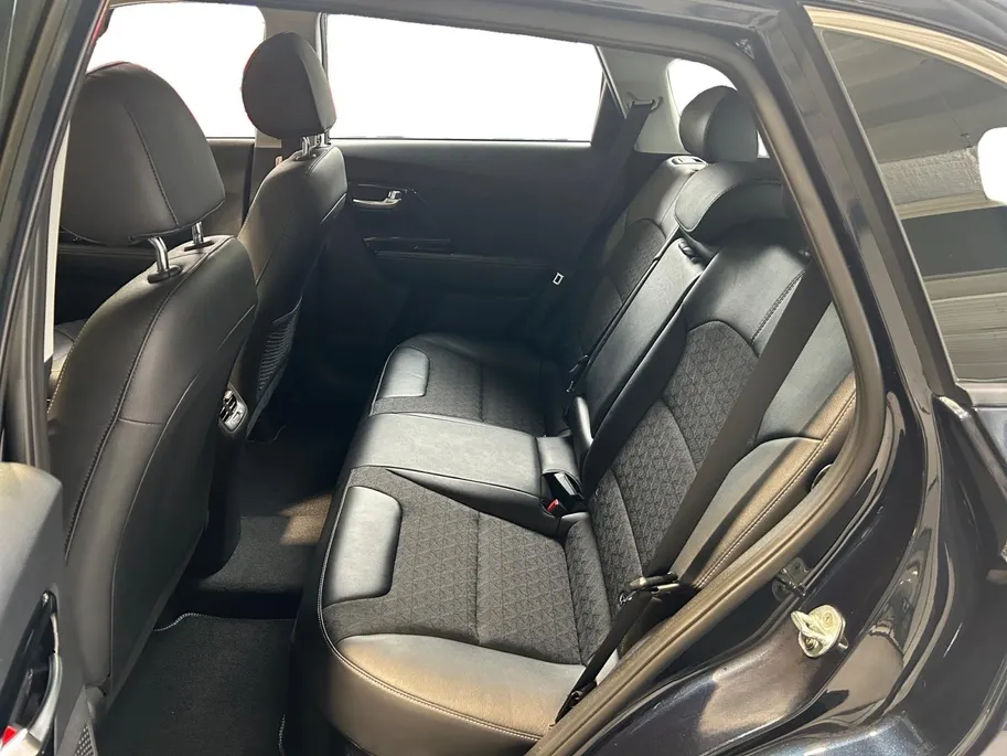 Kia Niro 1.6 GDi Hybrid Edition | Trekhaak Vaste Kogel+ 13-Polige stekker | Schuifkanteldak | Apple Carplay / Android Auto | Navigatiesysteem | Licht + Regensensor | Parkeersensoren + Camera Achter | 16' Lichtmetalen Velgen | Cruise Control Adaptief | Rijstrooksen