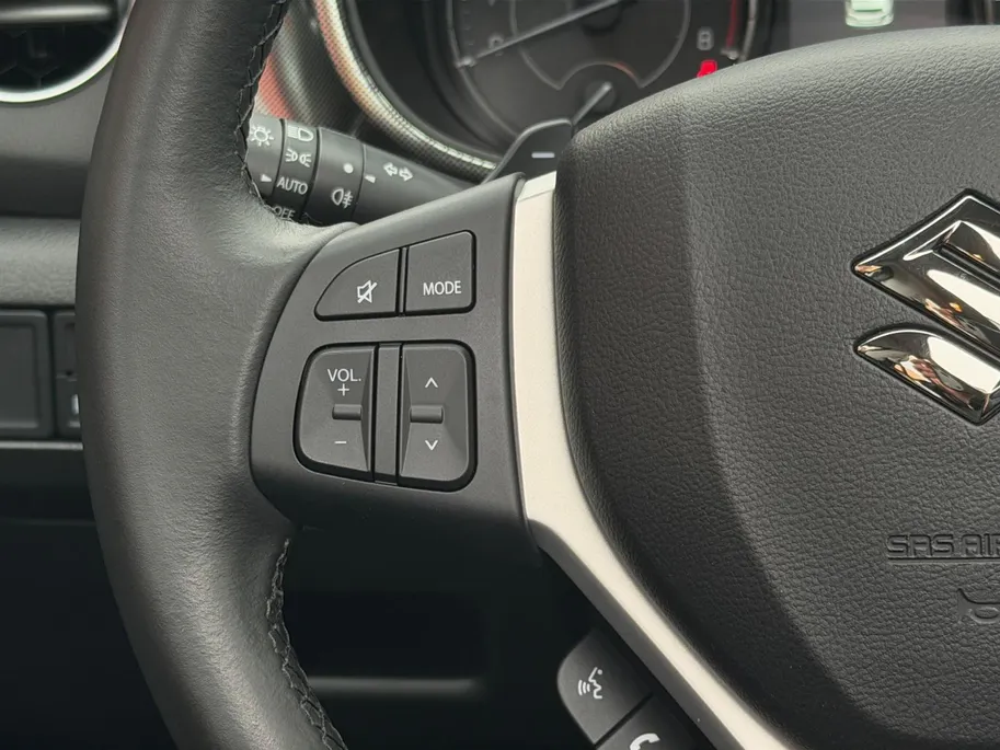 Suzuki Vitara 1.5 Hybrid Style 116PK AUTOMAAT SUNROOF! | Navigatie | Apple Carplay & Android Auto | Adaptive Cruise Control | Climate Control | Achteruitrijcamera | Parkeersensoren voor & achter | Stoelverwarming |