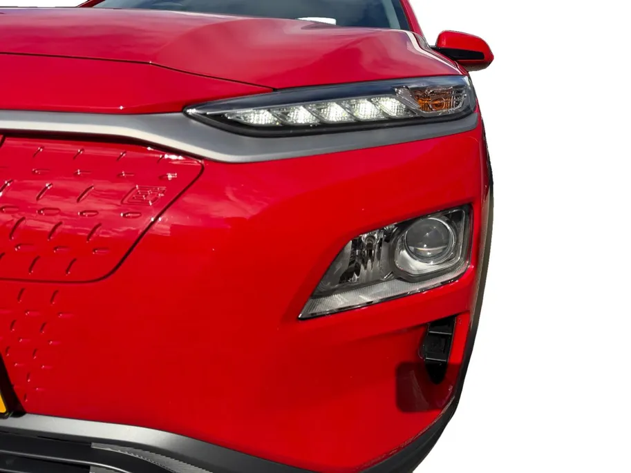Hyundai Kona EV Fashion 64 kWh 204PK | Warmtepomp | SOH 100 % | Navigatie | Apple Carplay & Android Auto | Adaptive cruise control | Climate control | Head-up display | Parkeersensoren achter | Trekhaak |