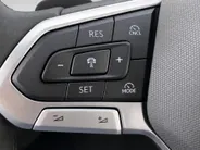 Volkswagen Tiguan 1.5eHybrid 150kW/204PK Elegance · Leder · Panoramadak · Trekhaak · 360°Camera · Garantie t/m 08-09-2030 of 100000km.