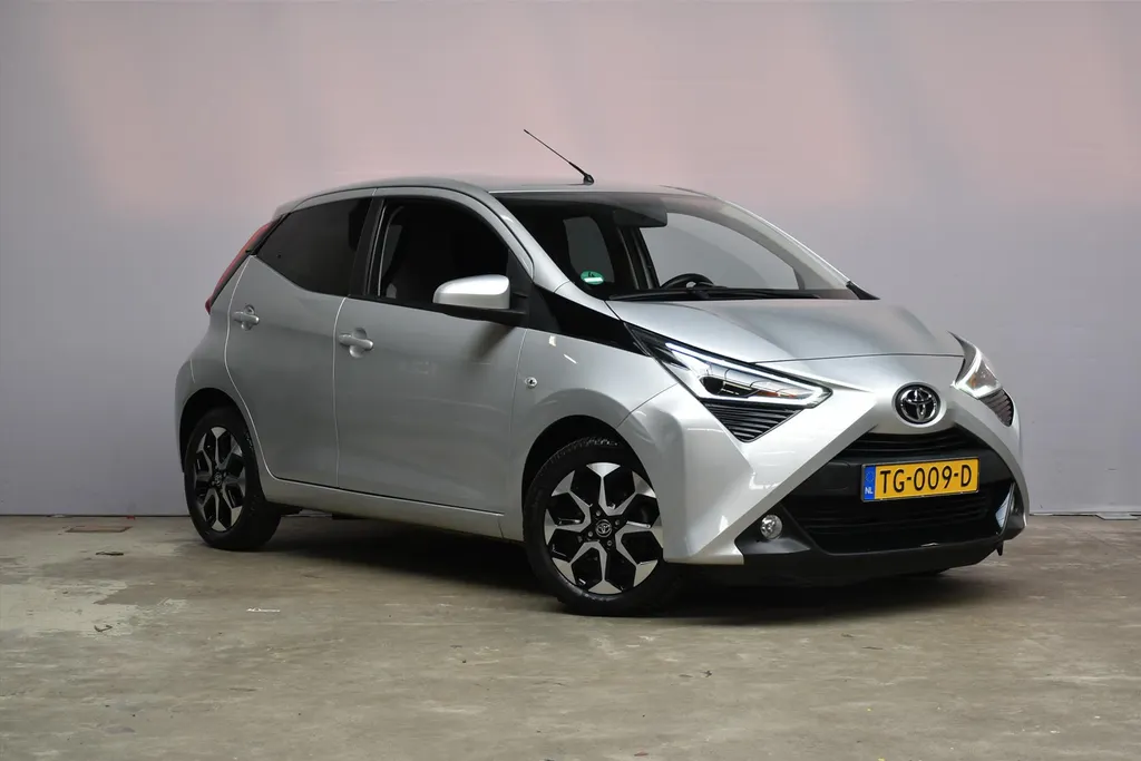 Toyota Aygo 1.0 VVT-i X First I Apple Carplay - Android Auto