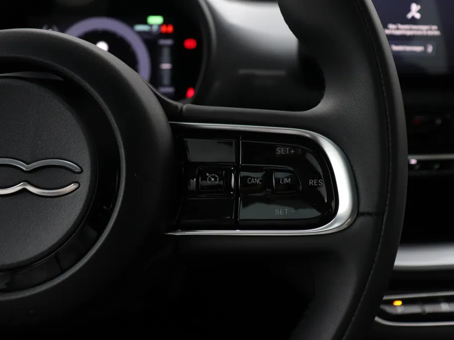 Fiat 500e Icon 42KWH | Navi | Carplay | Comfort | Pano | 16'