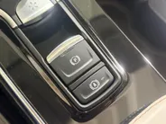 Renault Espace 225PK TCe Initiale Paris 7p. Automaat | 7 Zitplaatsen | Stoelverwarming | Schuif/Kantel Dak | Stoelverkoeling | Semi Elektrische Wegklapbare Trekhaak | Climate Control | Apple CarPlay/Android Auto | Head Up Display | Wit Leder | Camera | Parkeersensoren |