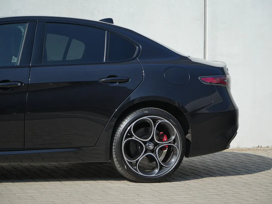 Alfa Romeo Giulia 2.0 Turbo 280 PK Competizione Q4 AWD | Harman | Veloce | 19'