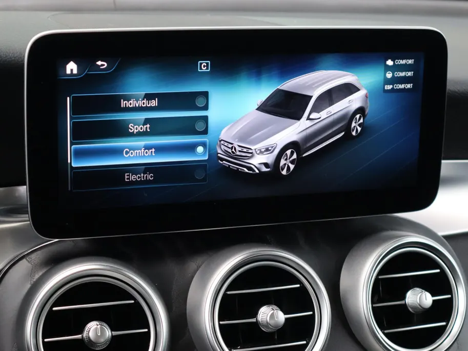 Mercedes-Benz GLC 300e 4MATIC Premium Plus l Trekhaak l Panoramadak l stoelverwarming