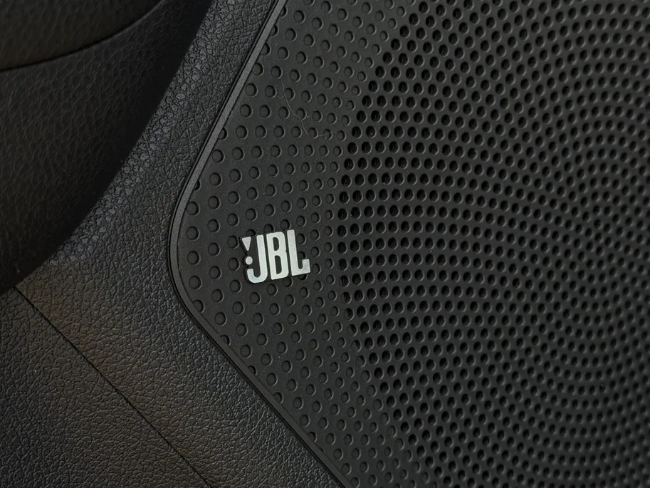 Kia e-Niro ExecutiveLine 64 kWh | Warmtepomp | Memory seats | Stoelverwarming- en ventilatie | JBL audio-installatie | Glazen schuif-/kanteldak | Dodehoekassistentie | Parkeersensoren voor- en achter | Apple/Android Carplay