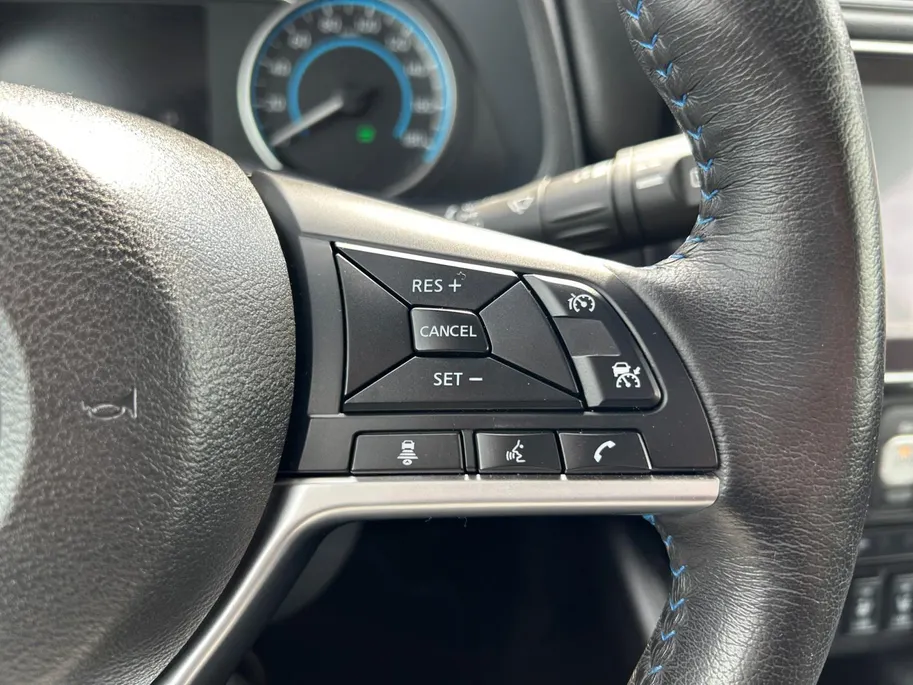Nissan Leaf N-Connecta 40 kWh | SOH 99% | Stoel- stuurverwarming | 360 camera | Navi | Climate control