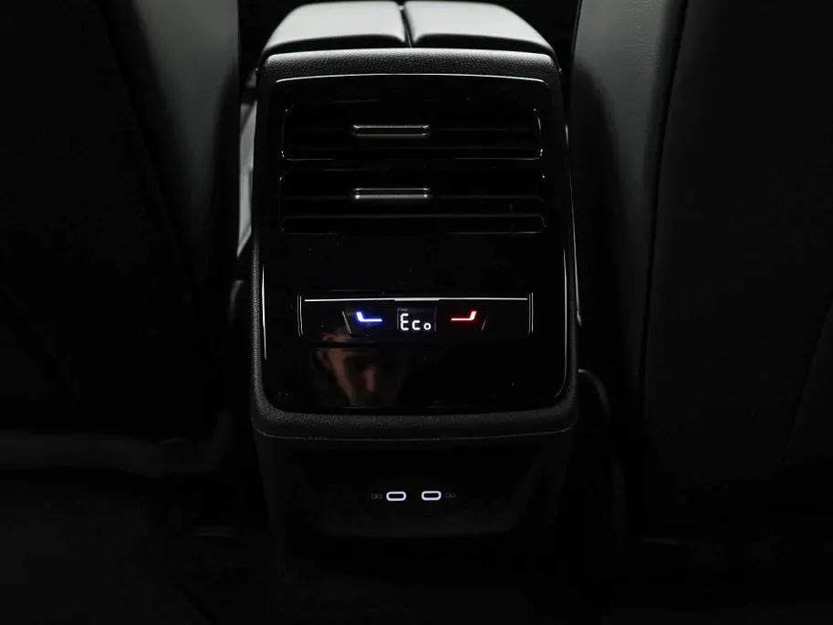 Volkswagen ID.7 Pro Limited Edition 77 kWh accu 286 PK · Draadloze telefoonlader · 360 camera · verwarmde voorstoelen · Voorraad OUTLET · Prijs is inclusief inruilpremie ·