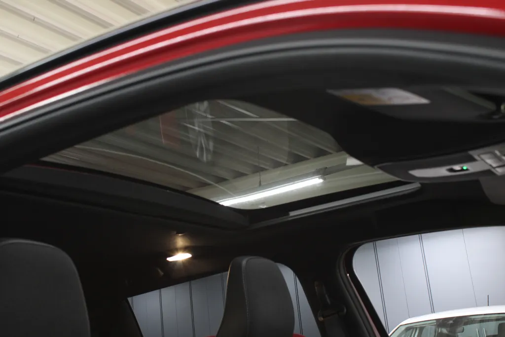Suzuki e Vitara Style 61 kWh / Stoel + Stuurverwarming / 360° Camera / Navigatie /