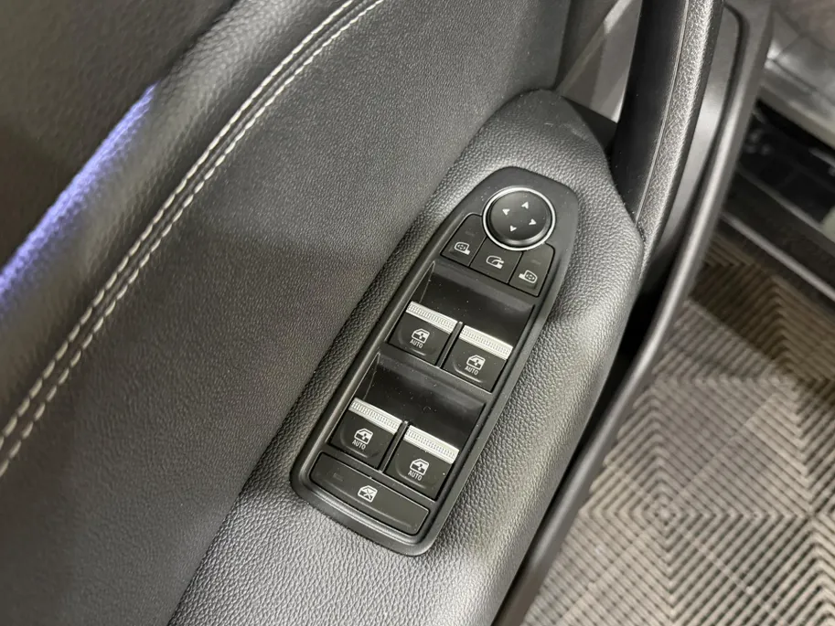 Renault Captur 145PK E-Tech Hybrid SL Rive Gauche Automaat | Schuif/Kantel Dak | Trekhaak | Stoel & Stuurwiel Verwarming | 9,3' Navi | Digital Cockpit | Stoel & Stuurwiel Verwarming | Adaptive Cruise Control |