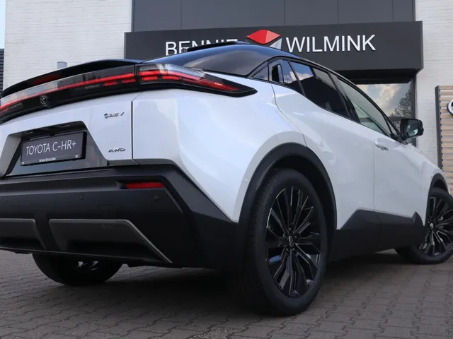 Toyota C-HR+ Executive AWD 77 kWh | Stoel/Stuur Verwarming | Matrix Led Lampen | 360 Camera