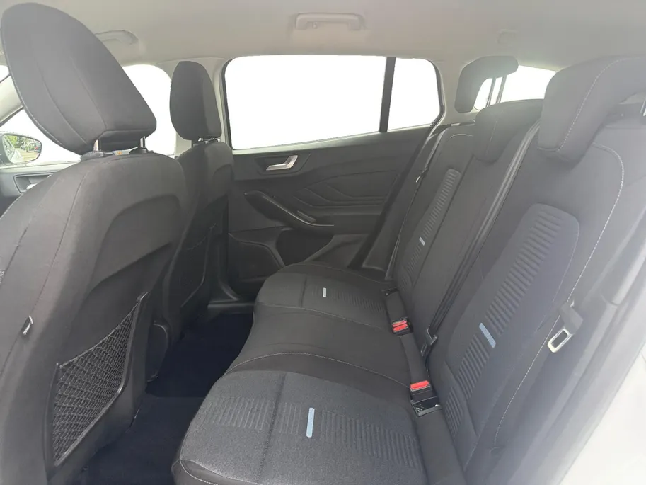 Ford Focus Wagon 1.0 EcoBoost Hybrid Active | Trekhaak | Achteruitrijcamera | Winterpack | Privacy Glass | 12 maanden garantie! |