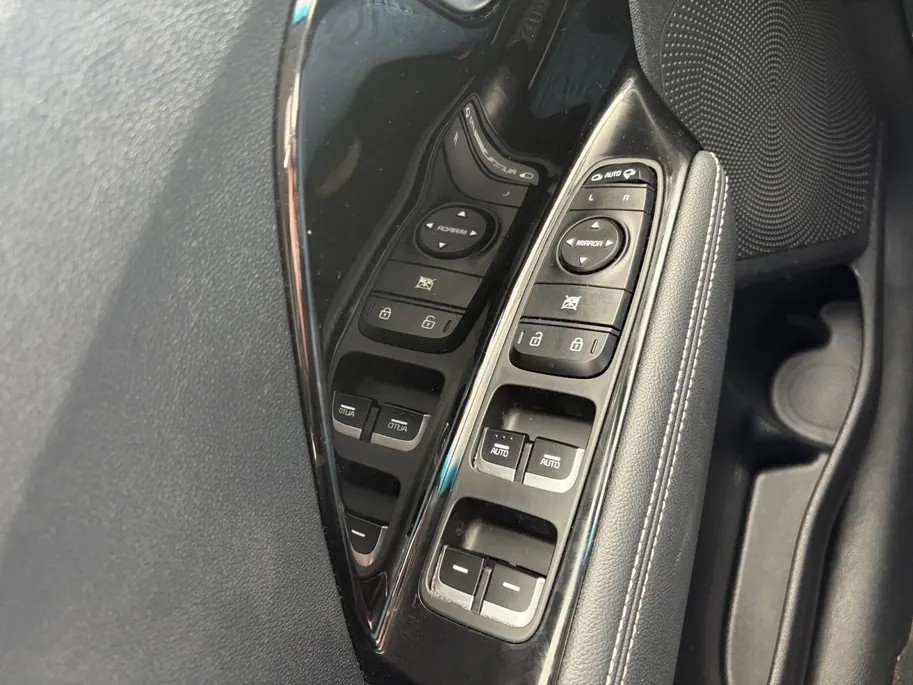 Kia e-Niro DynamicPlusLine 64 kWh | *1E EIGENAAR | FABRIEKSGARANTIE | SCHUIF- KANTELDAK | APPLE CARPLAY/ ANDROID AUTO | NAVI | CAMERA | STUUR/ STOELVERWARMING | STOF/ LEDER | ETC…
