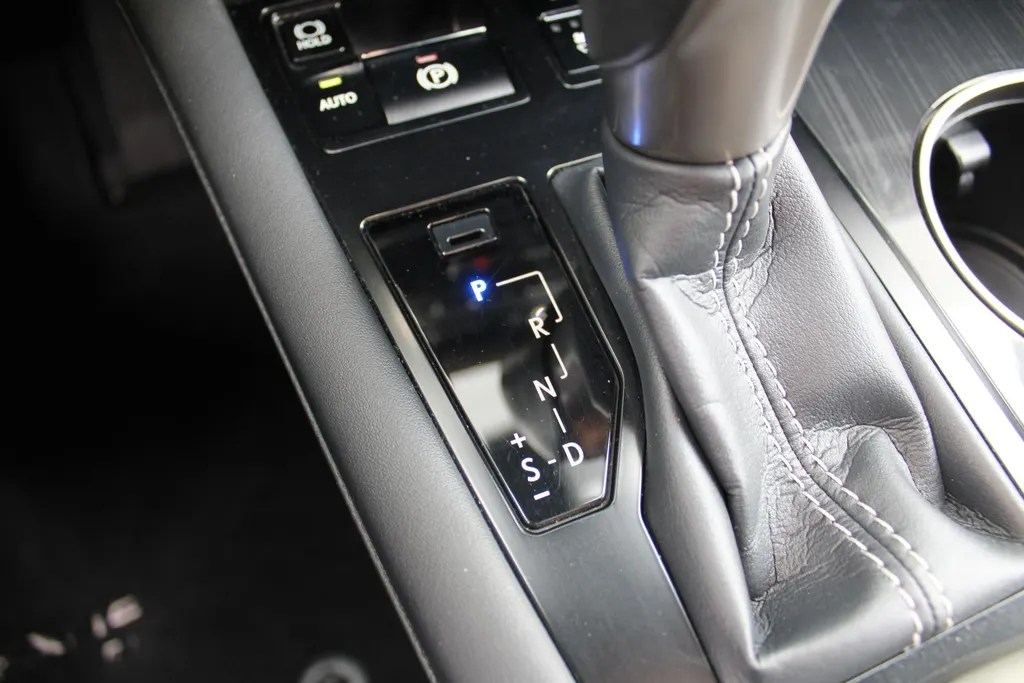 Lexus RX 450h 4WD Luxury Line | 20' LM | Navi | Camera | Leer | Schuif/kantel dak | Cruise adapt. | PDC | Stoelverwarming/ventilatie | HUD | Elek. stoelverstelling |