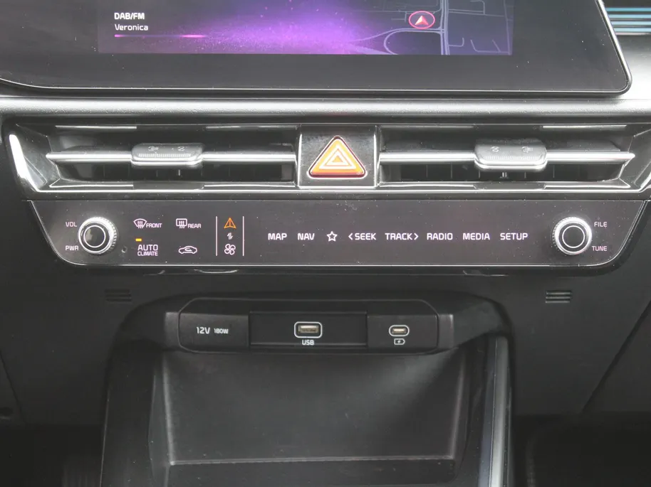 Kia Niro 1.6 GDi Hybrid DynamicPlusLine | Trekhaak | BTW Auto | Schuifdak | Stuur-/stoelverwarming | Cruise adapt. | Camera | Clima | Leer | HUD | LED | 16' LM |