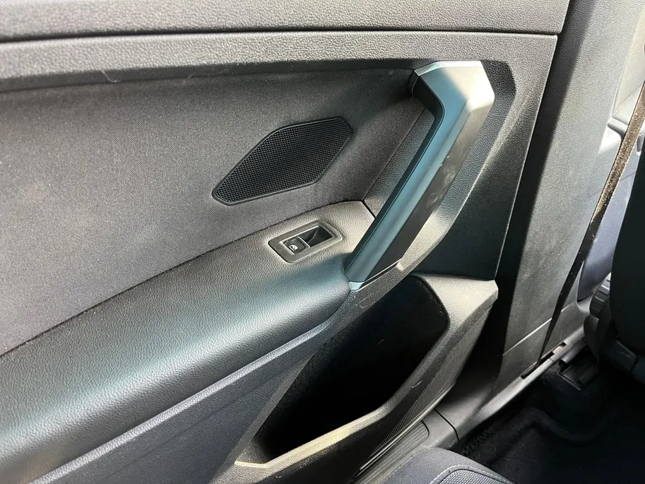 Volkswagen Tiguan 2.0 TSi DSG-aut. 4Motion Highline R-Line NL Auto | 11-2017 | Pano dak | Trekhaak | 20' | Stoelverwarming | Etc.