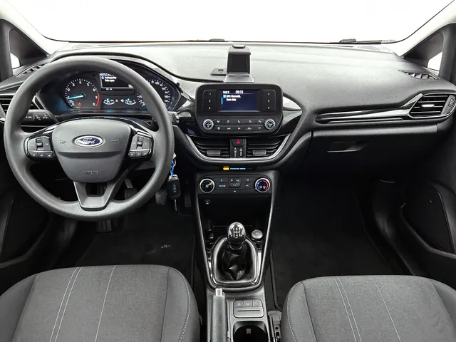 Ford Fiesta Trend 86PK | LM VELGEN | VERWARMDE VOORRUIT | PARK. SENSOREN