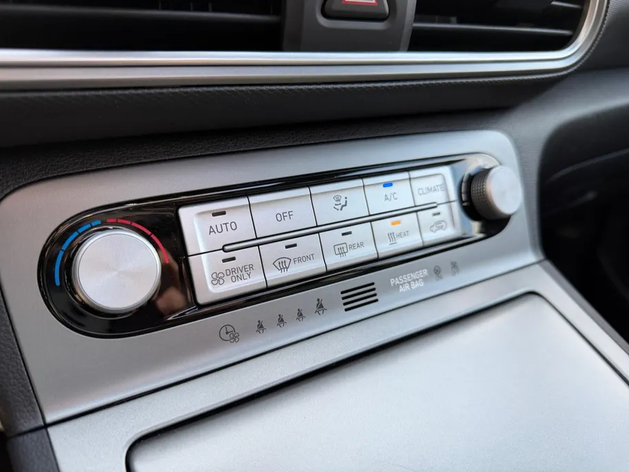 Hyundai Kona EV Limited Sky 64 kWh | Zeer compleet | 99% SOH | Open dak | Lederen bekleding | Trekhaak | Stoel verwarming & koeling | Stuurverwarming |