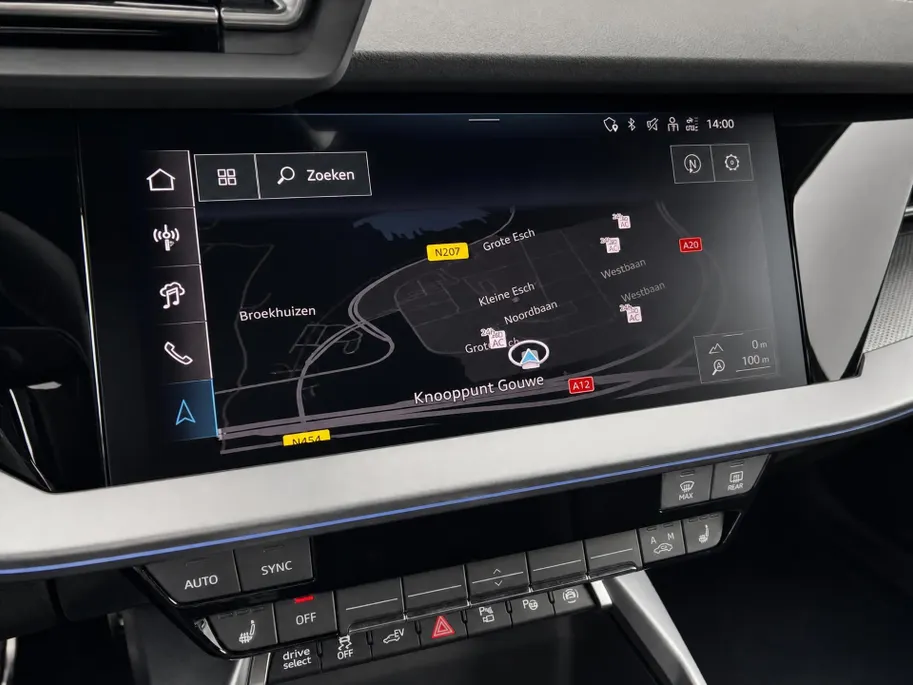 Audi A3 Sportback 40 TFSI e S edition 204 PK · Glazen panoramadak · SONOS premium 3D · Lichtpakket pro ambient light · MEGA Sale