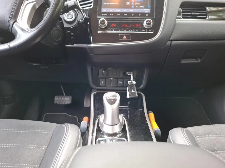 Mitsubishi Outlander 2.4 PHEV Intense | TREKHAAK | AUTOMAAT | CLIMATE | CRUISE | GOED ONDERHOUDEN |