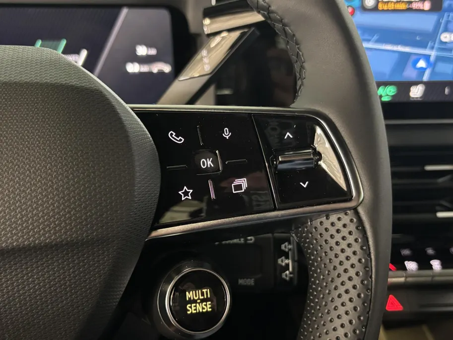 Renault 5 Comfort Range Iconic Cinq 52 kWh Automaat | DEMO | Harman Kardon Audio | Camera | Blind Spot Warning | Adaptive Cruise Control | Climate Control | Apple CarPlay/Android Auto | Digital Cockpit |