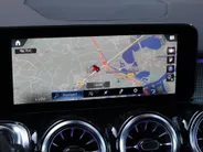 Mercedes-Benz EQB 250 Business Line 67 kWh l Panoramadak l Stoelverwarming l Achteruitrij camera