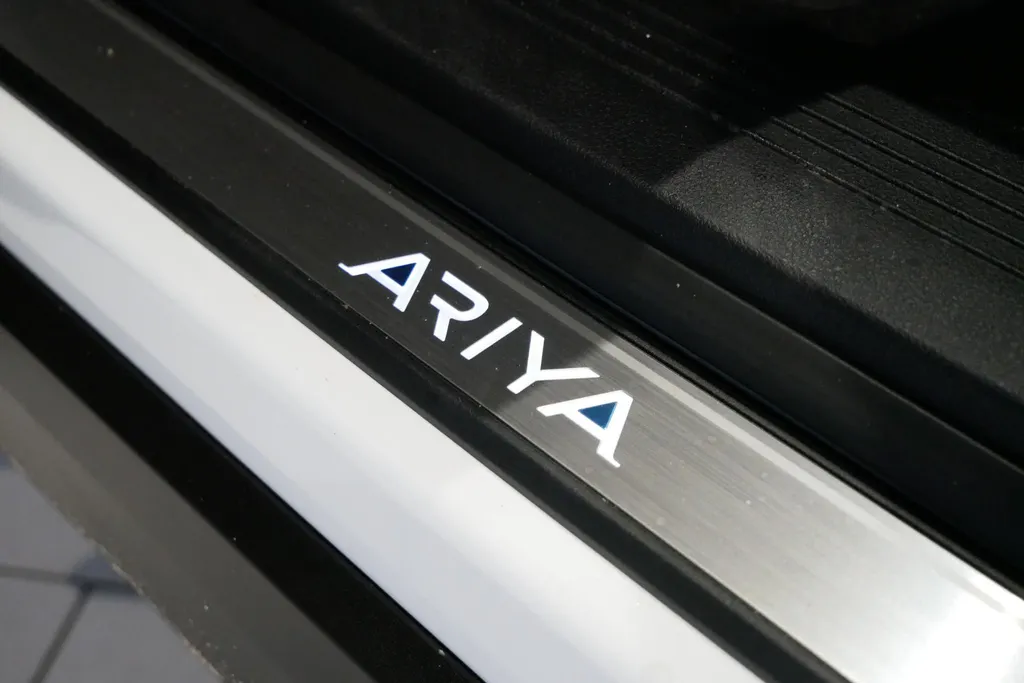 Nissan ARIYA Limited Edition 66 kWh *afneembare trekhaak*Achteruitrijcamera*Navigatie*Apple carplay& Androidauto*Parkeersensorenvoor en achter*Adaptive cruisecontrole*I-key*