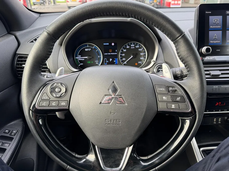Mitsubishi Eclipse Cross 2.4 PHEV Intense+ Apple Carplay/Android Auto , stoel en stuurverwarming , camera , tel , cruise , climate , lm velgen , navigatie