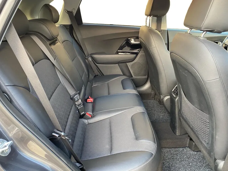 Kia Niro 1.6 GDi PHEV DynamicLine Climate control | Trekhaak | Navigatie | Camera | LM velgen | Stoel,- en stuurverwarming | Elek. best. stoel |