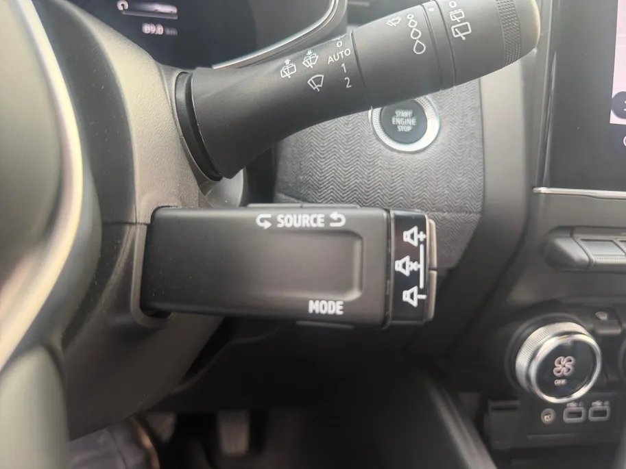 Renault Clio 145PK E-Tech Full Hybrid Techno Automaat | 9,3' Navi | Climate Control | Camera | Parkeersensoren | Apple CarPlay/Android Auto | Digital Cockpit | Cruise Control | Full LED | Lichtmetalen Velgen |