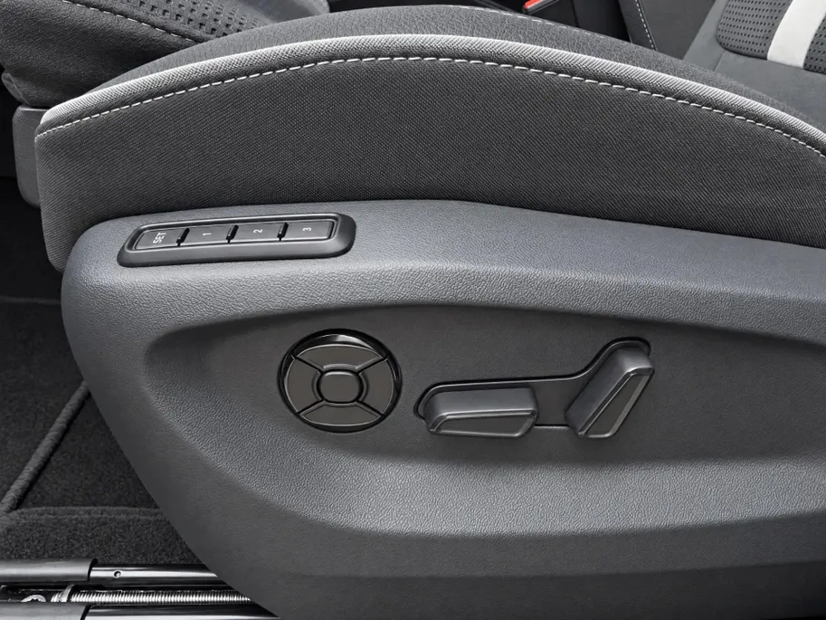 Škoda Kodiaq 1.5 TSI 204pk PHEV Sportline Business · Wegklapbare Trekhaak · 360 Camera · Apple/Android Car Play · Elek. Voorstoel · 19'' Inch · Garantie t/m 09-03-2030 of 100.000km