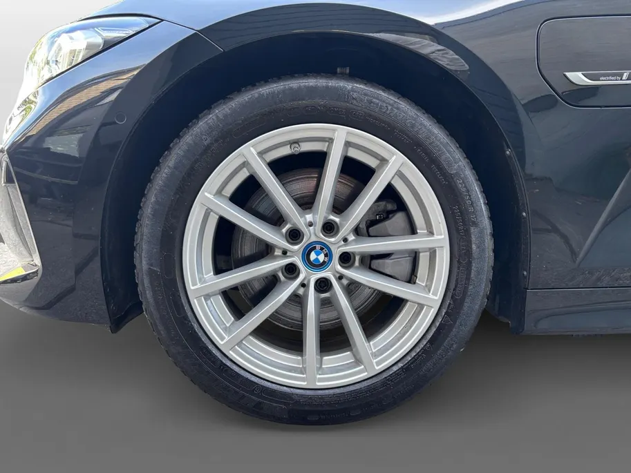 BMW 3 Serie Touring 320e | Leder |  Dealer onderhouden | Blackpack | Virtual cockpit | Camera |