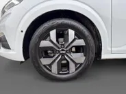 Dacia Sandero 90PK TCe Journey | Camera | Armsteun | Climate Control | Parkeersensoren | Apple CarPlay/Android Auto | Licht & Regen Sensor | Cruise Control | Lichtmetalen Velgen | Full LED |