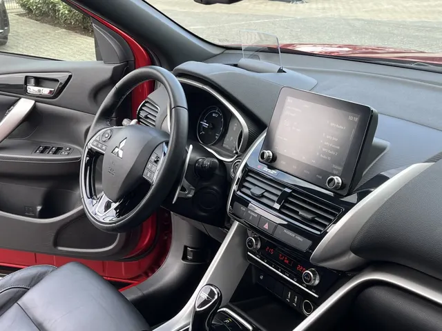 Mitsubishi Eclipse Cross 2.4 PHEV Instyle+ | Panoramadak | Trekhaak | All Seasons