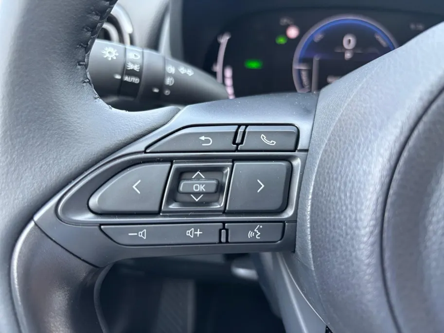 Toyota Yaris 1.5 Hybrid 115 Comfort *NIEUW*Automaat*Navi via Carplay*Camera*Climate Control*Adapt. Cruise Control*LM.Velgen*NIEUWE AUTO!