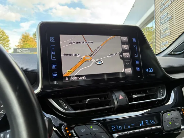 Toyota C-HR 1.8 Hybrid Dynamic | Trekhaak | Stoelverwarming | PDC v/a |
