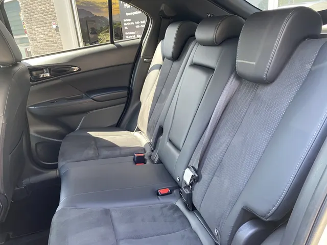 Mitsubishi Eclipse Cross 2.4i PHEV First Edition | All Seasons