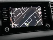 Škoda Karoq 1.5 TSI ACT 150pk DSG Business Edition · Camera · Inklap. Trekhaak · Keyless · Stuur- & Stoelverwarming · Apple/Android Car Play · ACC · Garantie t/m 02-07-2028 of 100.000km