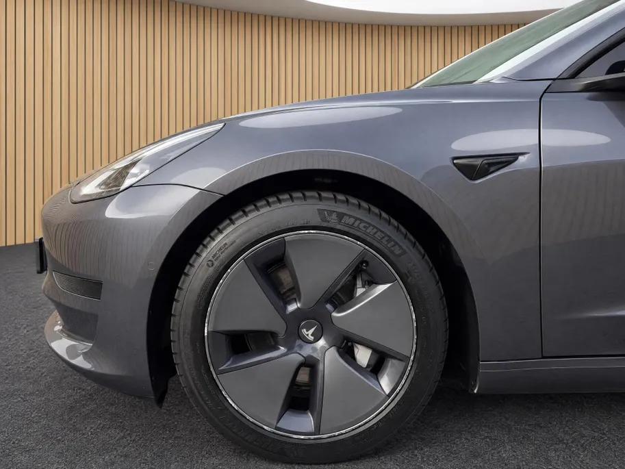 Tesla Model 3 Standard RWD Plus 60 kWh 90% SOH | 12 maanden BOVAG | Stoelverwarming | Groot scherm |