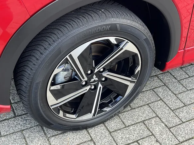 Mitsubishi Eclipse Cross 2.4 PHEV Instyle+ | Panoramadak | Trekhaak | All Seasons