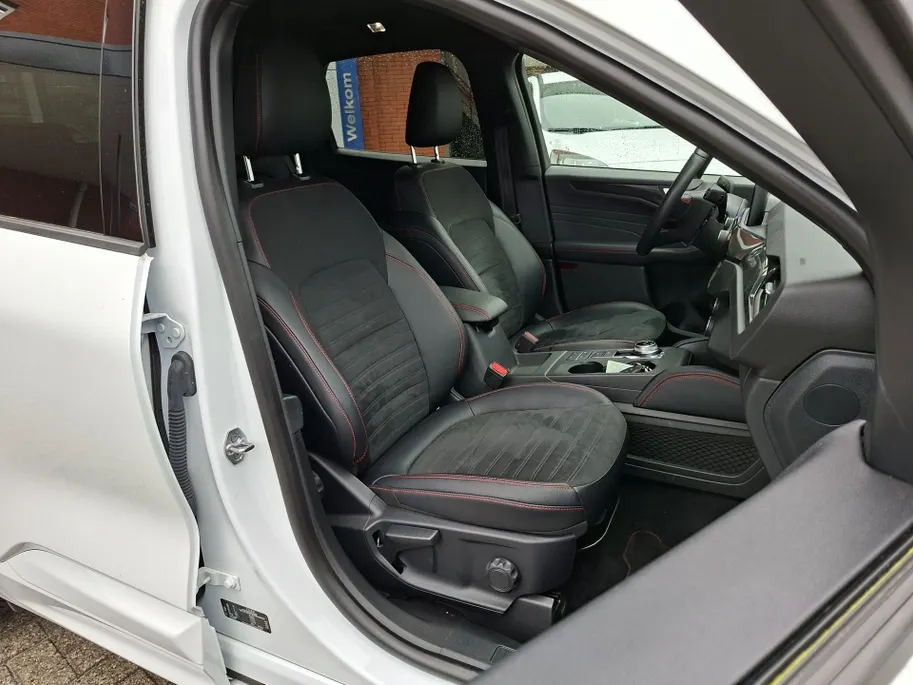 Ford Kuga 2.5 PHEV ST-Line X TREKHAAK / WINTERPAKKET.