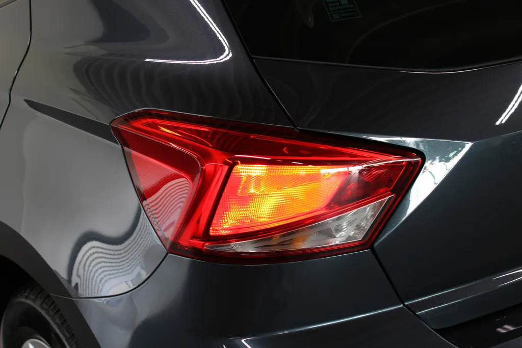 SEAT Ibiza 1.0 EcoTSI Style Business Intense / Stoelverwarming / Beats audio / Parkeersensoren voor + achter /