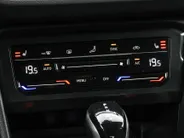 Volkswagen Tiguan 1.4 TSI 245pk DSG eHybrid R-Line Business · Apple/Android Car Play · Wegklapbare Trekhaak · Alarm · Dodehoek Detectie · Stoel-& Stuurverwarming · 19'' Inch ·