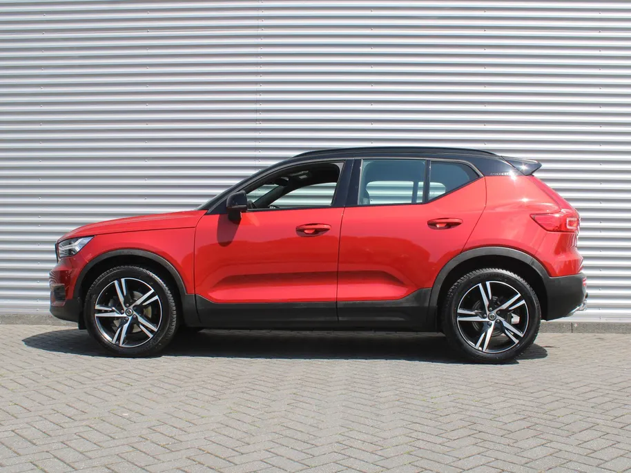 Volvo XC40 2.0 T4 R-Design | Keyless | HK Audio | Adap. Cruise | PDC | Elek. Trekhaak | 19' Velgen | Elek. Kofferklep | Camera | Stoelverwarming |